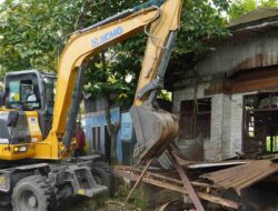 Bersihkan Sungai Guring, Pemkot Banjarmasin Bongkar Bangunan di Atas Sungai