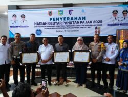 Pemkab Tala dan Samsat Pelaihari Ganjar Wajib Pajak Teladan di Gebyar PKB 2025