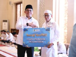 Apresiasi Nyata! Bupati Andi Rudi Latif Salurkan Insentif untuk 1.030 Guru Keagamaan di Tanah Bumbu