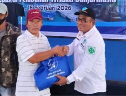 Pekerja Lepas dan Warga di Kawasan Pelabuhan Terima Paket Ramadan Berbagi DPW ALFI/ILFA Kalsel