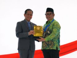 Bupati HST Samsul Rizal Terima Penghargaan Kabupaten Menuju Bersih dari Kementerian Lingkungan Hidup