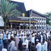 Salat Id dan Halalbihalal Perdana di Balai Kota Banjarmasin, Guru Honorer Berkaca-kaca Dapat Hadiah Umrah