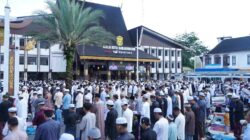Salat Id dan Halalbihalal Perdana di Balai Kota Banjarmasin, Guru Honorer Berkaca-kaca Dapat Hadiah Umrah
