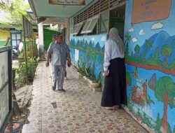 Lantai Kelas Amblas Akibat Banjir, Saut Nathan Samosir Tinjau SDN Sungai Lulut 3 dan Pastikan Perbaikan Tahun Ini