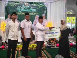 Safari Ramadan di Desa Bangkal, Bupati HST Samsul Rizal Serahkan Santunan Jaminan Sosial BPJS