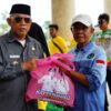 Apresiasi Petugas Kebersihan, Pemkab Kotabaru Bagikan 172 Paket Sembako