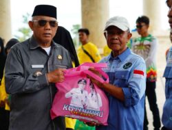 Apresiasi Petugas Kebersihan, Pemkab Kotabaru Bagikan 172 Paket Sembako