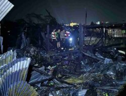 Kebakaran di Ujung Murung Hanguskan Tiga Rumah, Seluruh Harta Rahman Ludes