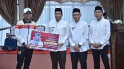 Momentum Ramadan, Bupati HSS Beri Penghargaan Atlet dan Pelatih Berprestasi