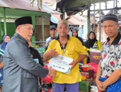 Bupati HST Samsul Rizal Tinjau Kebakaran di Mualimin dan Salurkan Santunan untuk Korban