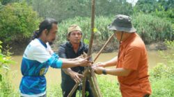 ‎Firman Yusi dan Komunitas KOPI BASAMUT Tanam Pohon di Bantaran Sungai Tabalong