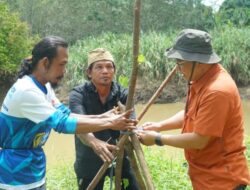 ‎Firman Yusi dan Komunitas KOPI BASAMUT Tanam Pohon di Bantaran Sungai Tabalong