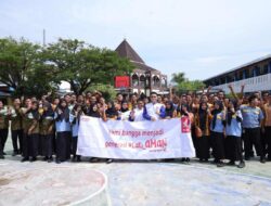 Trio Motor Honda Tanamkan Budaya #Cari_Aman ke Pelajar SMKN 5 Banjarmasin