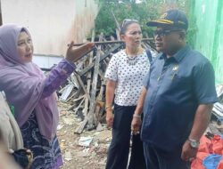 Plafon Ambruk Terungkap! Saut Nathan Samosir Temukan Lantai Miring & WC Kayu di SDN Telaga Biru 9