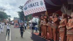 Bupati Wiyatno Lepas Pawai Karnaval Budaya, Ribuan Warga Padati Kuala Kapuas
