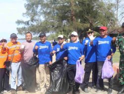 TNI-Polri, Masyarakat & Pelajar Bersama Dislautkan Bersih bersih Pantai Angsana