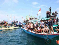 Pantai Pagatan Diserbu Wisatawan, Mappanre Ri Tasi’e 2026 Jadi Magnet Pariwisata