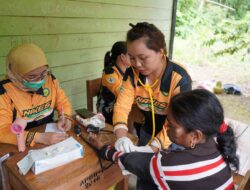 Jemput Bola ke Pelosok, Warga Ambata Dapat Layanan Kesehatan dan Adminduk Gratis