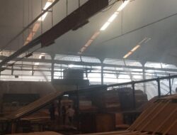 Gudang Plywood PT Surya Satria Timur di Banjarmasin Terbakar