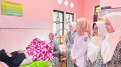 HUT ke-75 IBI, Bidan Kotabaru Gelar KB Gratis dan Imunisasi Anak