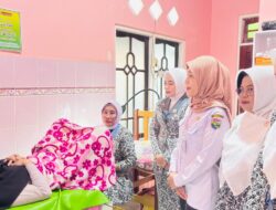 HUT ke-75 IBI, Bidan Kotabaru Gelar KB Gratis dan Imunisasi Anak