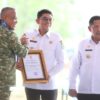 Bupati Tanah Bumbu Terima Penghargaan Kasad atas Dukungan Pembangunan Kodam