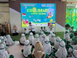 Belajar Sambil Bermain, Siswa TK Al-Mushallun Kunjungi Perpustakaan Palnam