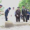 Peringati Harkitnas, Bupati Tanah Bumbu Ziarah ke Makam Pahlawan 7 Februari