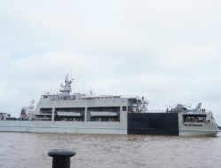 Operasi Trisila 26-II Hadir di Banjarmasin, KRI Teluk Kupang-519 Buka Kunjungan untuk Warga