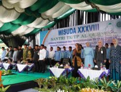 Bupati HST Samsul Rizal Wisuda 1678 Santri Santriwati