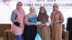 TP PKK Banjarmasin Berbagi Daging Kurban untuk Keluarga Anak Stunting