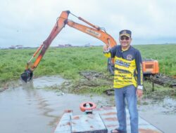 ‎Supian HK Tinjau Pengerukan Jalur Sungai Baru Danau Panggang
