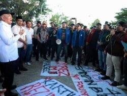 Temui Aliansi BEM se-Kalsel, Gubernur Muhidin Tegaskan Pemerintah Terbuka terhadap Kritik
