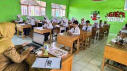 Dorong Digitalisasi Pendidikan, SMPN 1 Martapura Timur Laksanakan Ujian Berbasis CBT Android