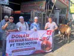 Trio Motor Honda Berbagi Kurban, Warga Masjid Al Musyarrafah Terima Manfaat