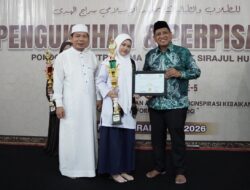 Wabup Tala Lepas Santri Sirajul Huda, Tekankan Pentingnya Akhlak dan Integritas