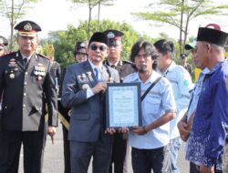Hari Bhayangkara ke-80, Relawan Kemanusiaan Terima Penghargaan dari Bupati Tanah Bumbu