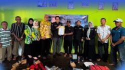 Gubernur Muhidin Salurkan Bantuan Sarana Pengawasan Kepada Pokmaswas HSU