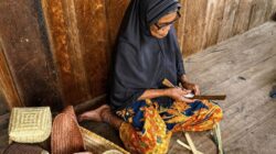 Perempuan Desa Penyandingan Jadi Garda Depan Penjaga Hutan Adat
