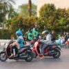 Ojol Banjarmasin Bagikan Masker untuk Warga Terdampak Kabut Asap