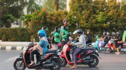 Ojol Banjarmasin Bagikan Masker untuk Warga Terdampak Kabut Asap
