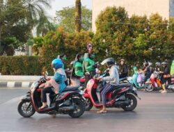 Ojol Banjarmasin Bagikan Masker untuk Warga Terdampak Kabut Asap