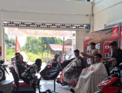 Trio Motor Tamiyang Layang Bikin Pengunjung Makin Fresh Lewat Potong Rambut Gratis