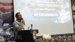 785 Warga Antusias Kunjungi KRI Banjarmasin-592, Operasi Trisula Jaya Tinggalkan Kesan di Kotabaru