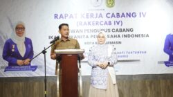 Hadiri Rakercab IV IWAPI, Wali Kota Yamin Dorong Perempuan Sebagai Penggerak Ekonomi