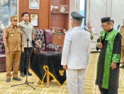 Lantik Kades Antar Waktu Desa Kalian, Bupati Kotabaru Tekankan Amanah dan Tanggung Jawab