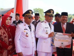 HUT ke-81 RI, Pemkab Kotabaru Serahkan Beragam Bantuan untuk Masyarakat