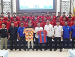 Siap Harumkan Nama Banua, Wali Kota Lepas Tim Soeratin U-13 Wasaka Indonesia