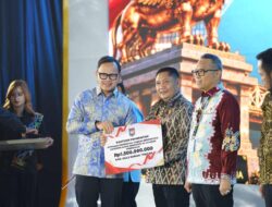 Bupati Samsul Rizal Terima Penghargaan Terbaik II Akses Penduduk terhadap Layanan Pendidikan