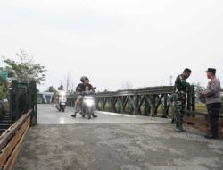 Tiga Hari Usai Ambruk, Jembatan Saka Harang Mantuil Kembali Tersambung Sementara